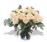 11 adet beyaz gül vazoda  Bartın İnternetten çiçek siparişi 