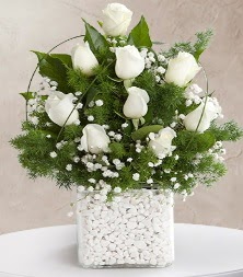 9 beyaz gül vazosu  Bartın çiçek satışı 